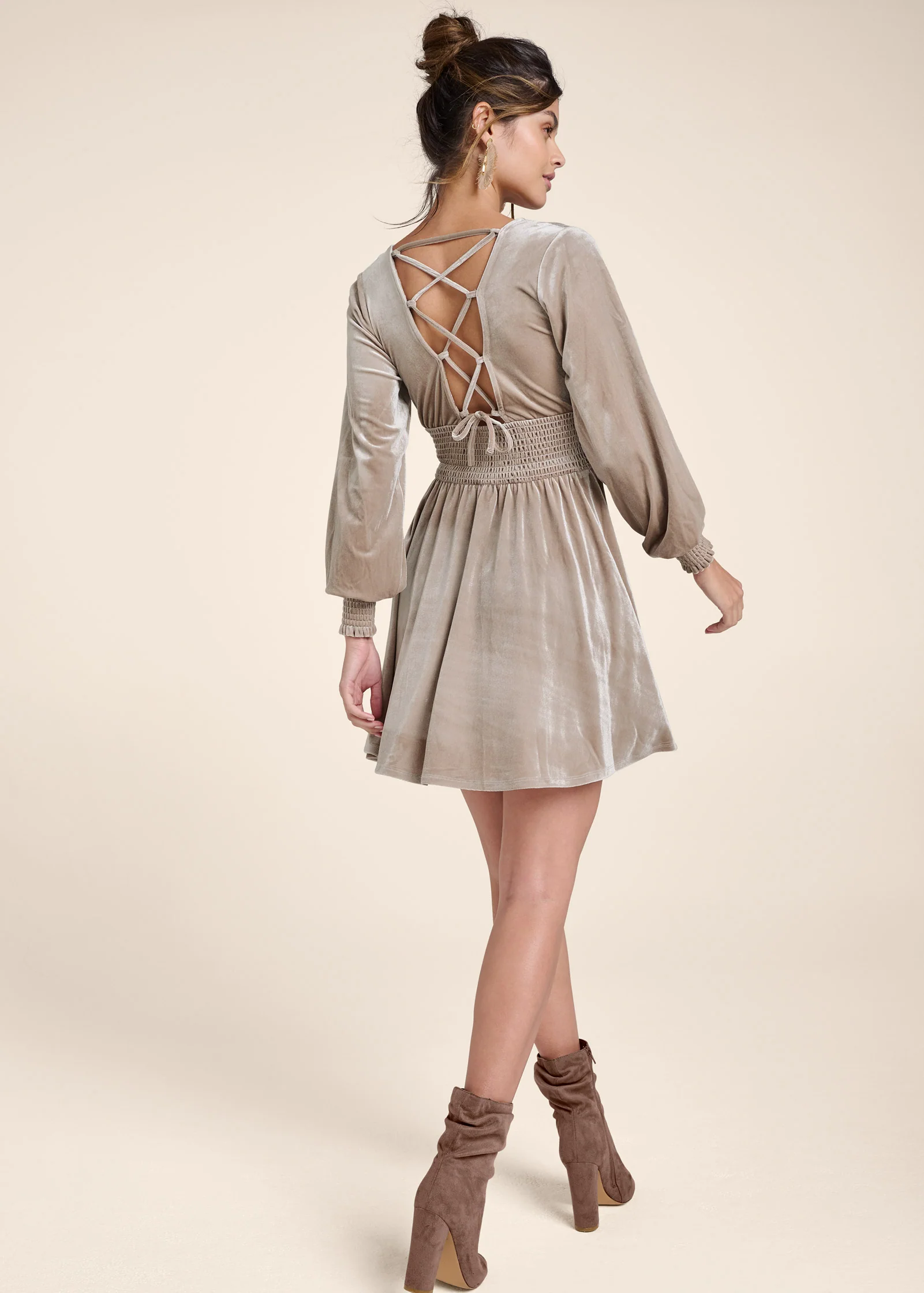 Lace-up back velvet dress - Taupe