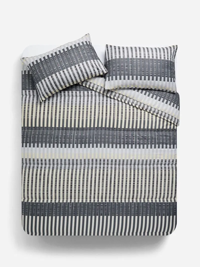 Jet Home Eclectic Collector Monochromatic Stripe Value Comforter Set 3/4