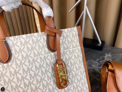 Michael Kors Bag MK672