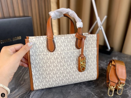 Michael Kors Bag MK672