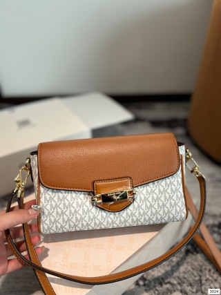 Michael Kors Bag MK669