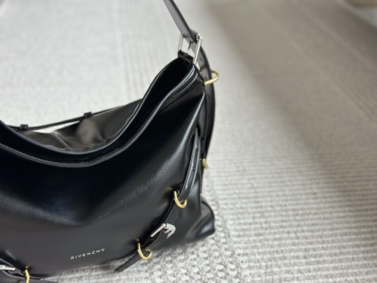 Givenchy Bag GV022
