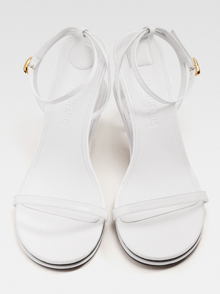 Les doubles sandales