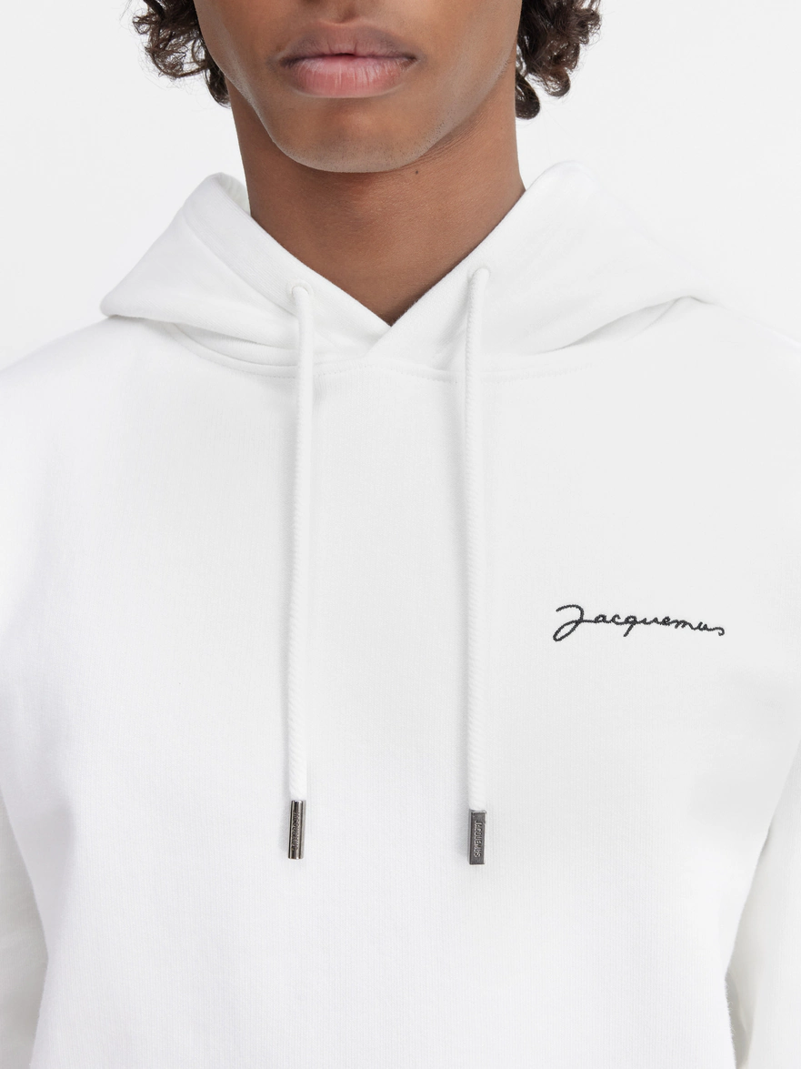 Le sweatshirt brodé