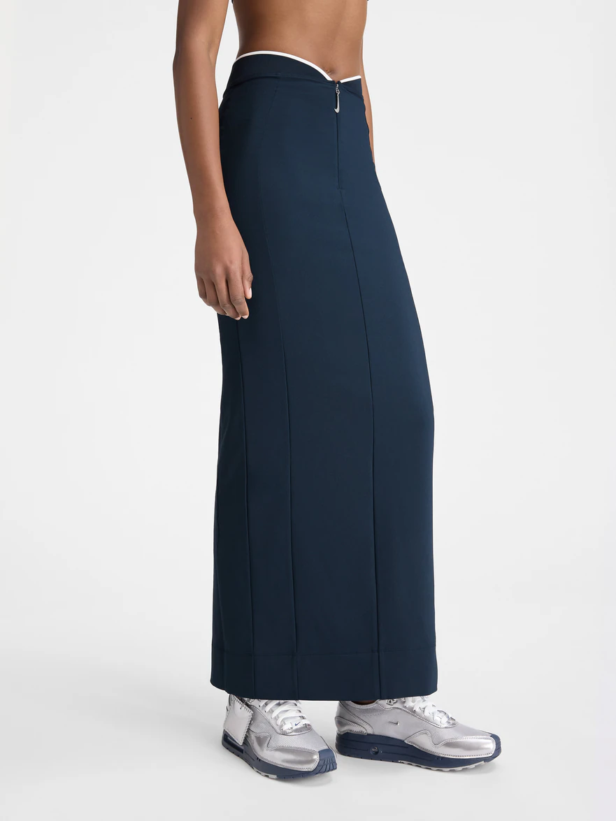 La jupe longue JACQUEMUS+NIKE
