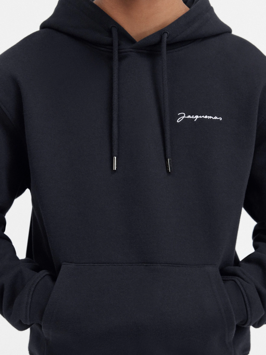 Le sweatshirt brodé