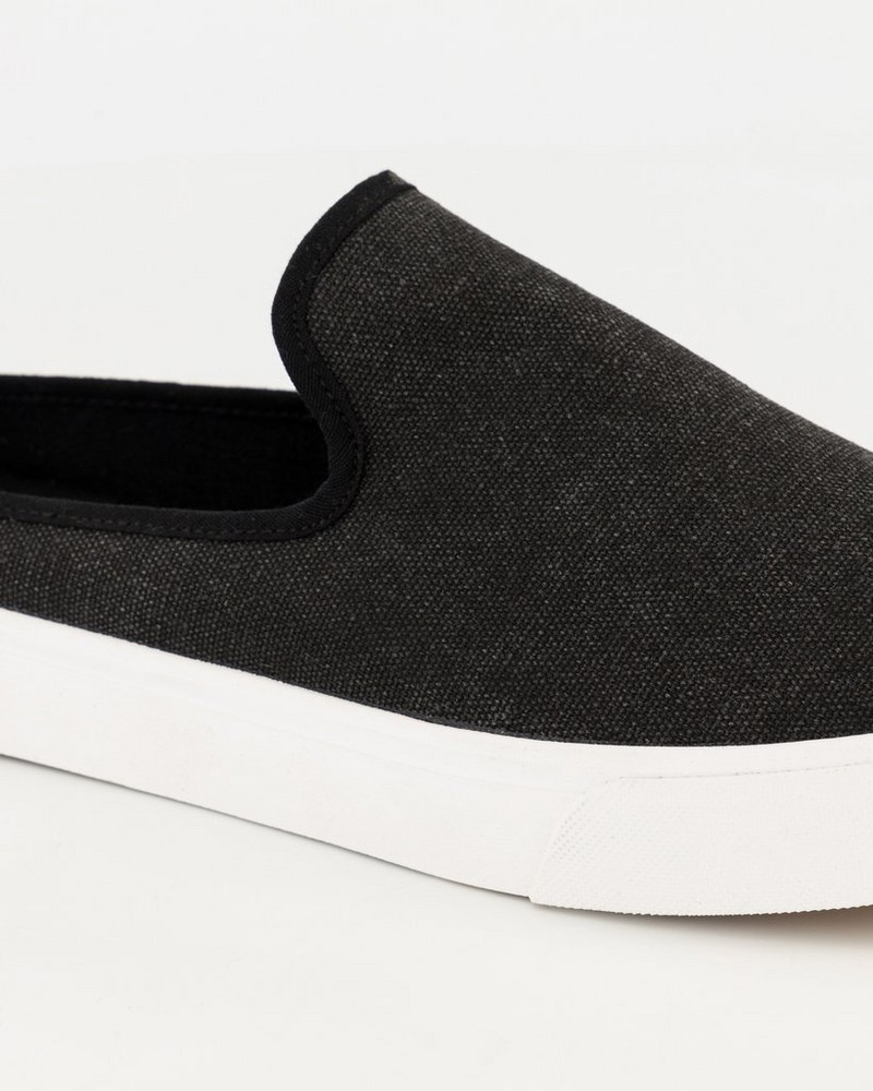 Women’s Pumi Sneaker