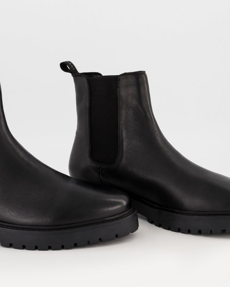 Men’s Harlon Chelsea Leather Boot