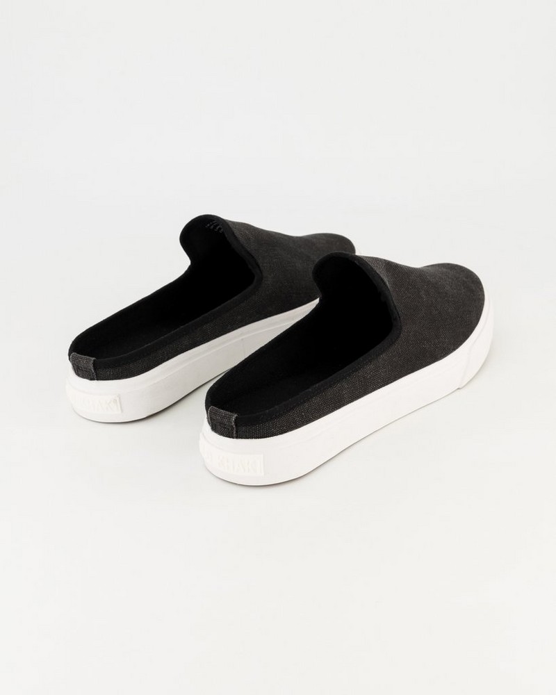 Women’s Pumi Sneaker