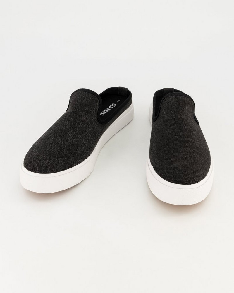 Women’s Pumi Sneaker