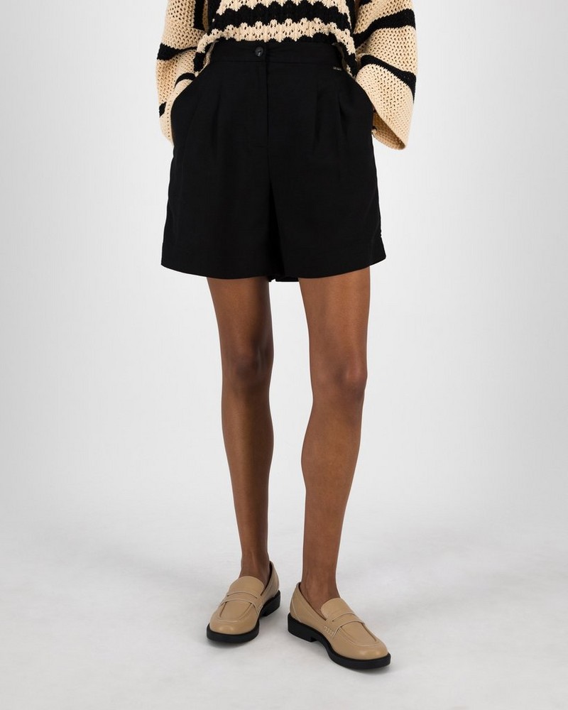 Women’s Ayra Linen Pleated Shorts