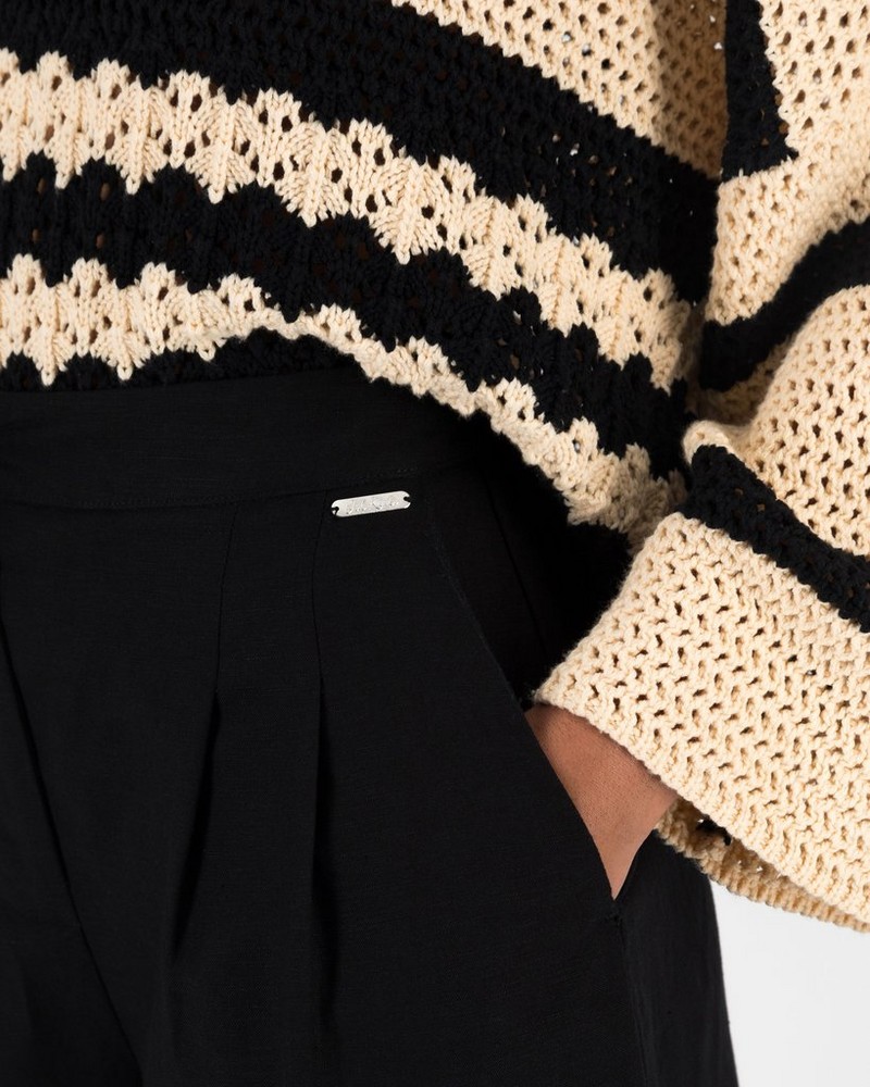 Women’s Ayra Linen Pleated Shorts