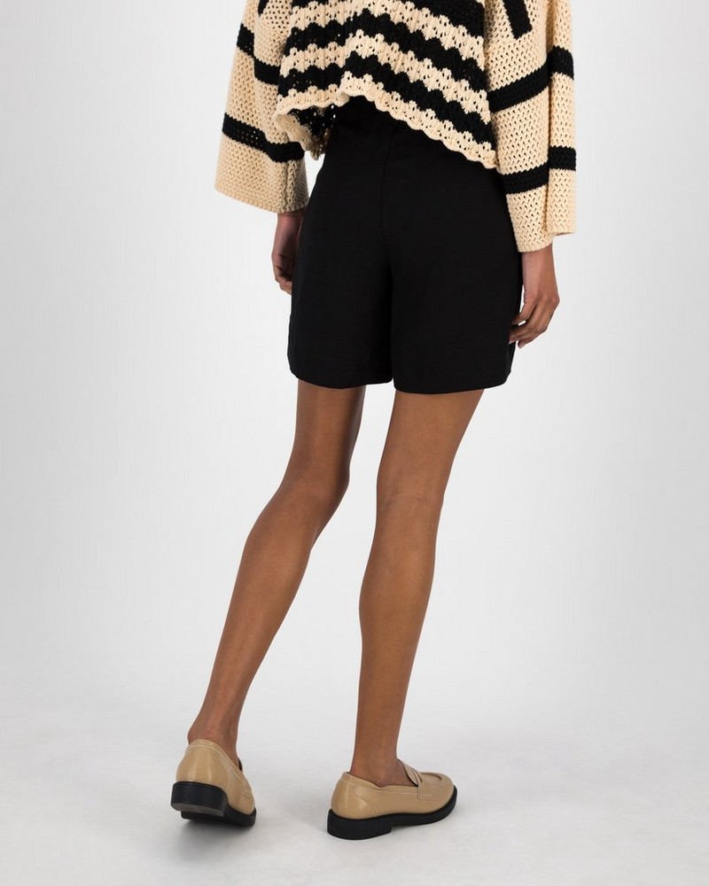 Women’s Ayra Linen Pleated Shorts