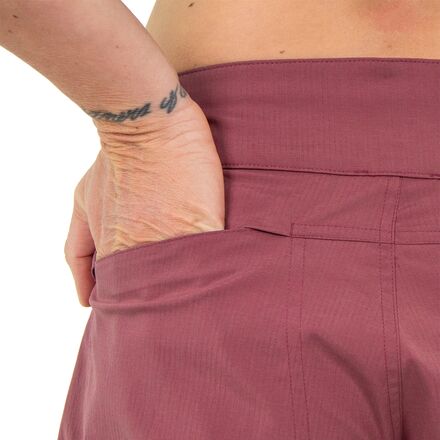 Savvy Short - Women's