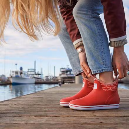 Ankle Salmon Sisters 6in Deck Boot - Women's