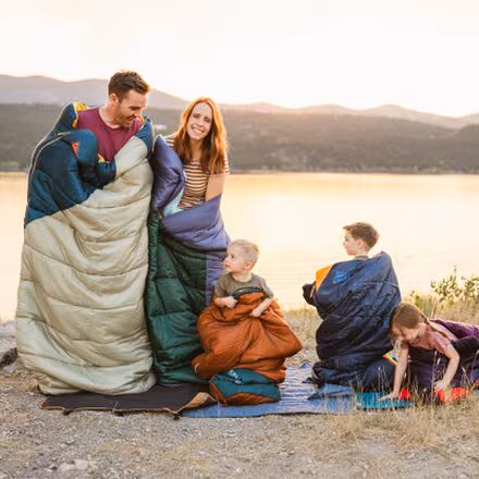 Catena Sleeping Bag: 30F Synthetic