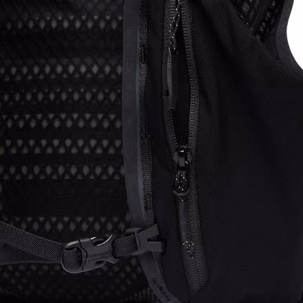 Distance 8L Backpack