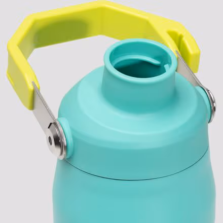 The IceFlow Aerolight 24oz Water Bottle Fast Flow