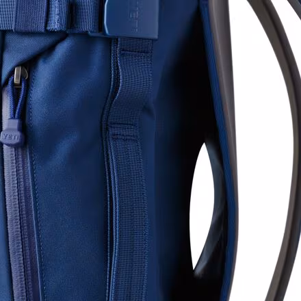 Crossroads 22L Backpack
