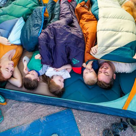 Catena Sleeping Bag: 30F Synthetic