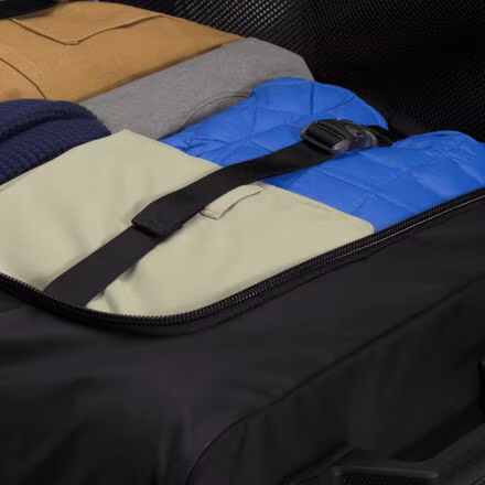 Base Camp Voyager 29in Roller Luggage