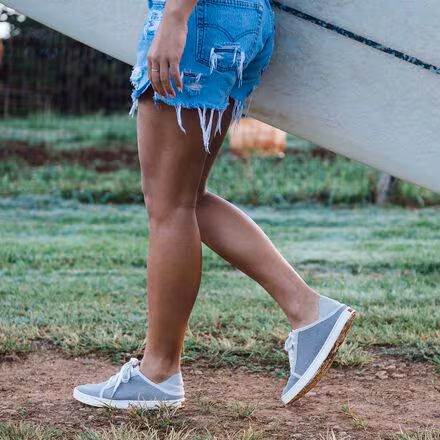 Pehuea Li Sneaker - Women's