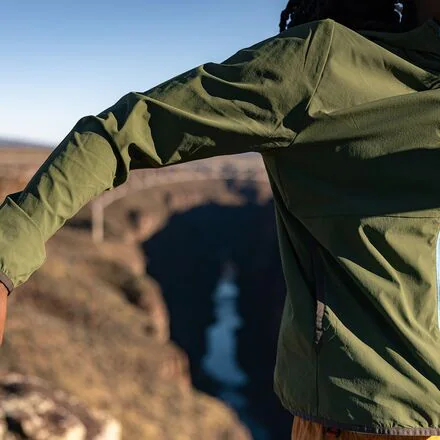 Vuelta Performance Windbreaker - Men's