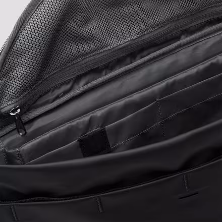 Hugger Base 15L Backpack