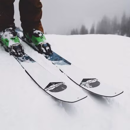 Skyline Carbon Ski