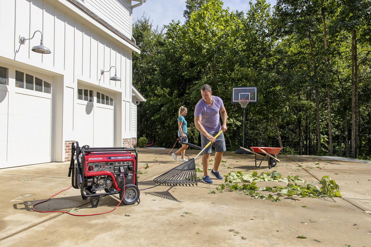 Honda EM6500SX 6500 watt 120/240V generator with COMINDER™