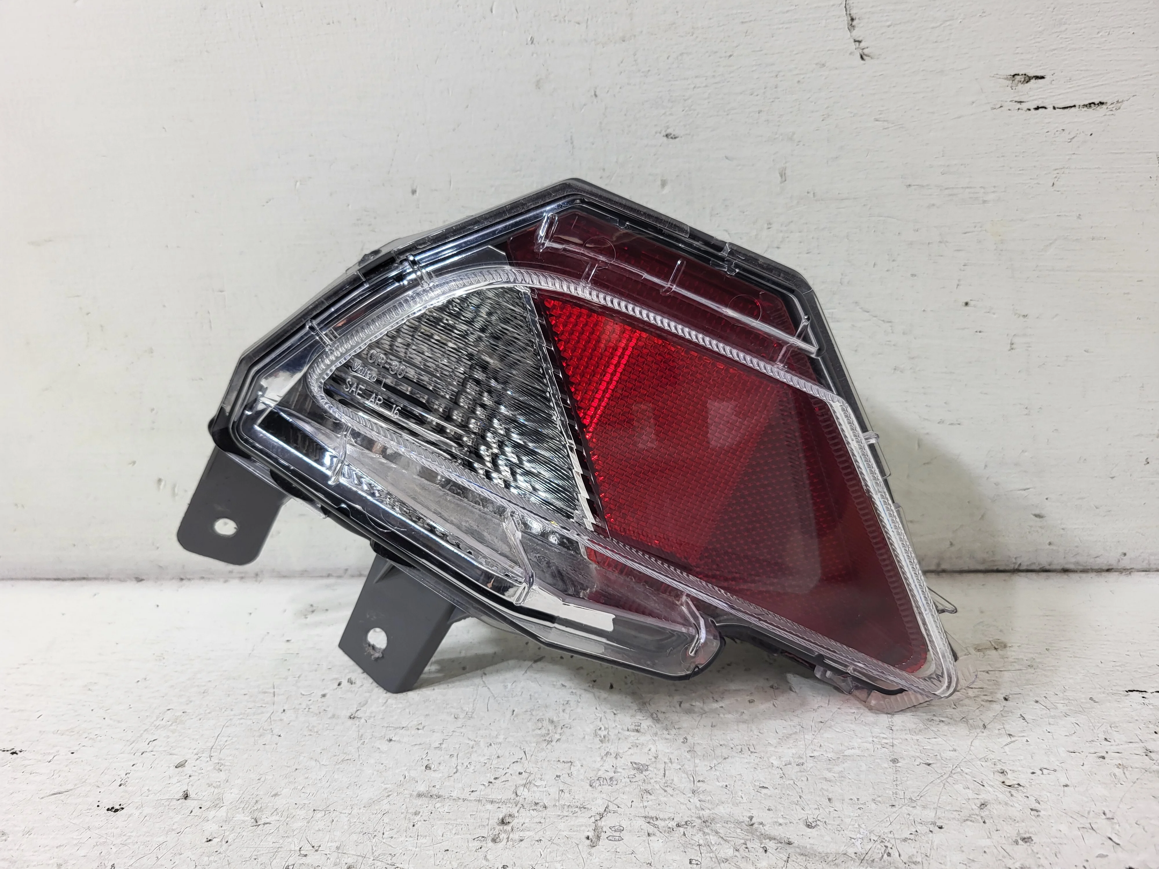 Pre-Owned 2016-2018 Toyota Rav4 Bumper Mount Driver LH Tail Light Lamp OEM LKQ (Good)