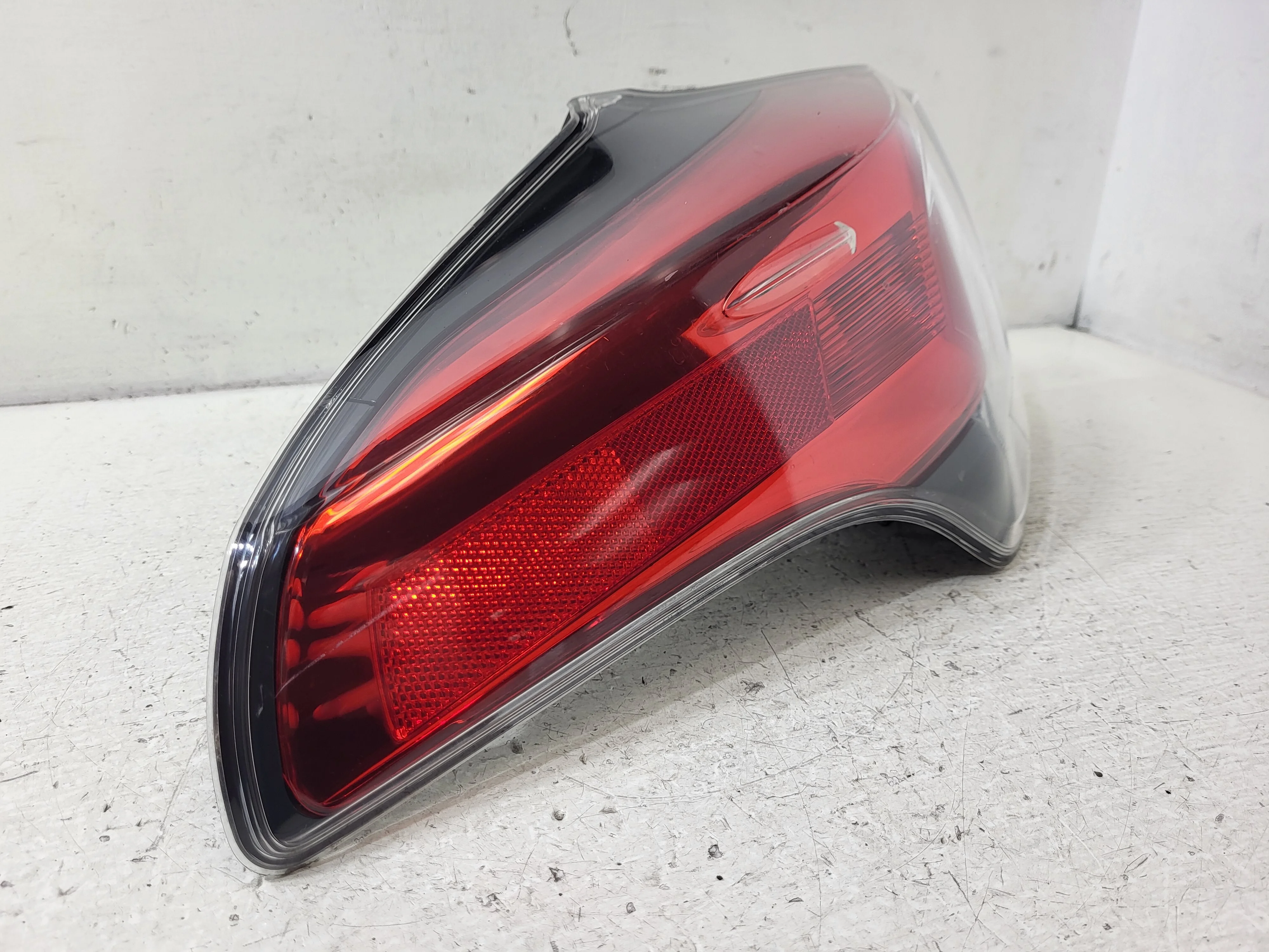 Pre-Owned 2016-2018 Toyota Rav4 Driver Side LH Quarter Mount Tail Light Lamp OEM LKQ (Good)