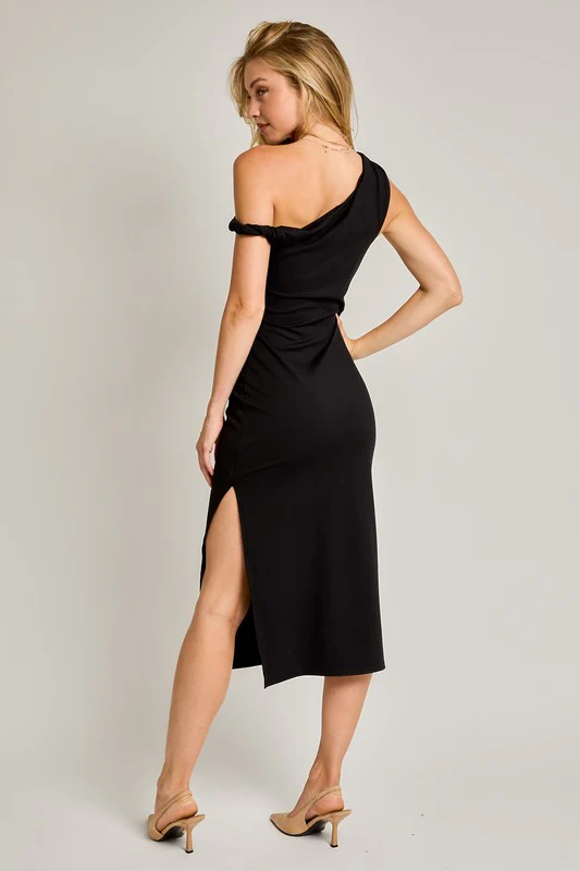 Waitlist 9/4 ♥ Tabitha Twisted Shoulder Midi Dress Black