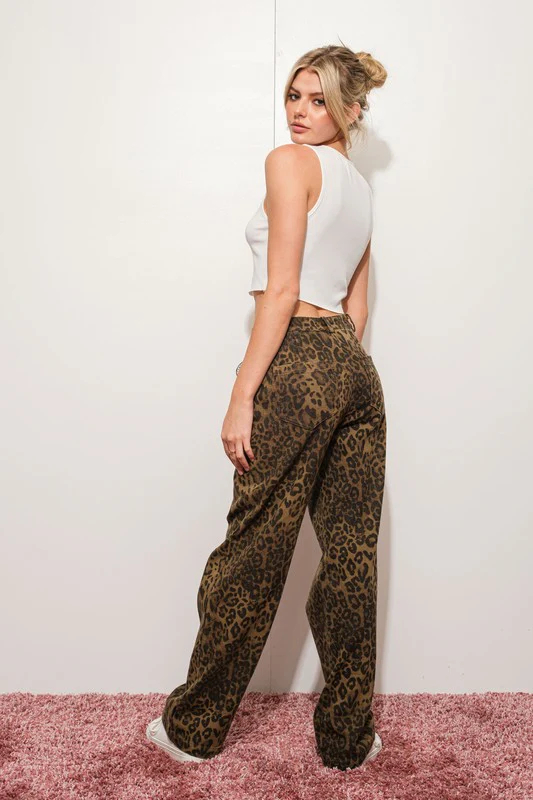 Waitlist 9/18 ♥ Giselle Mid Rise Leopard Print Denim Pants Brown