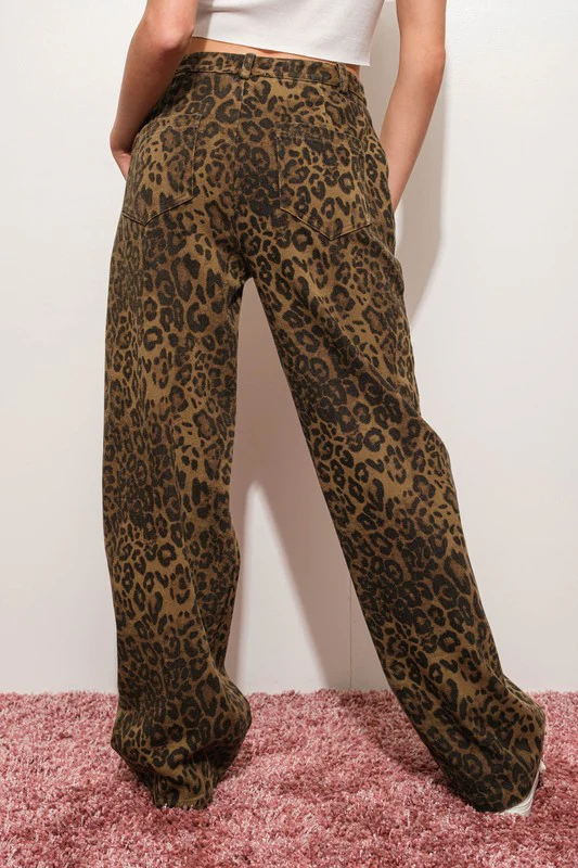 Waitlist 9/18 ♥ Giselle Mid Rise Leopard Print Denim Pants Brown