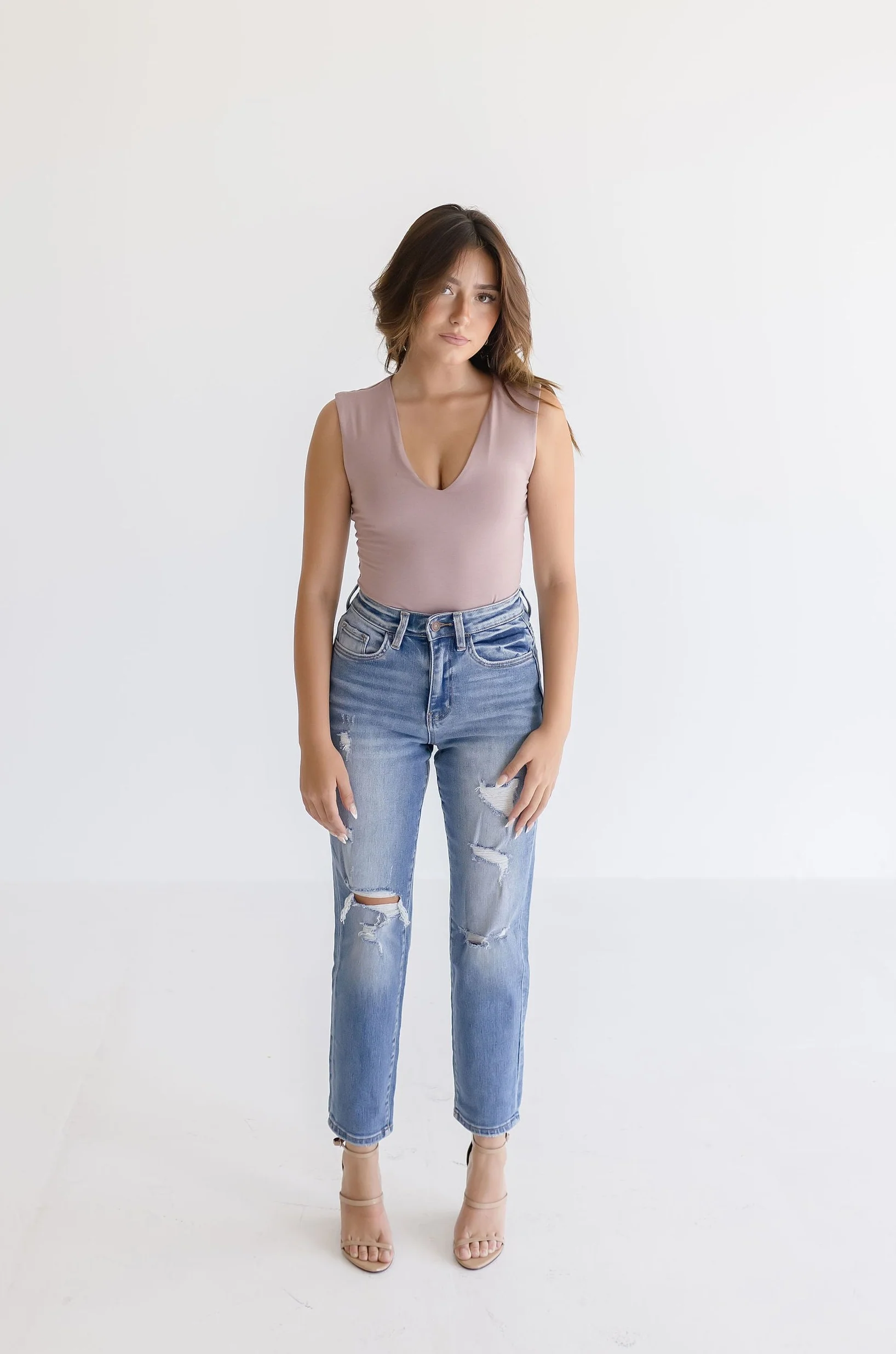 Jolie Distressed Cropped Mom Jeans Medium Wash