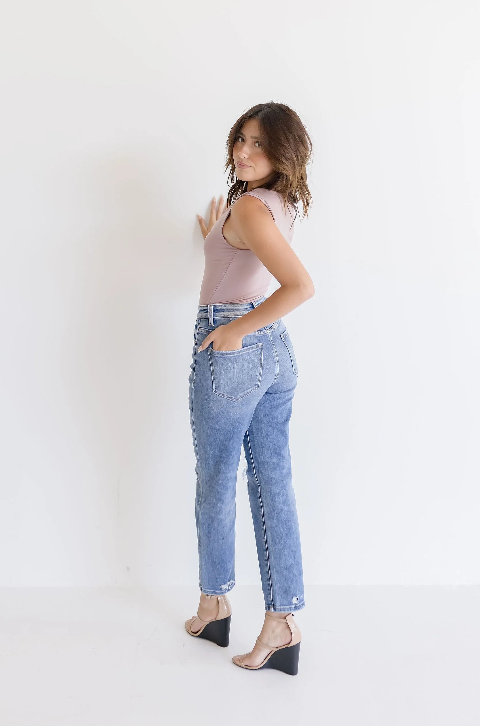 Jolie Distressed Cropped Mom Jeans Medium Wash