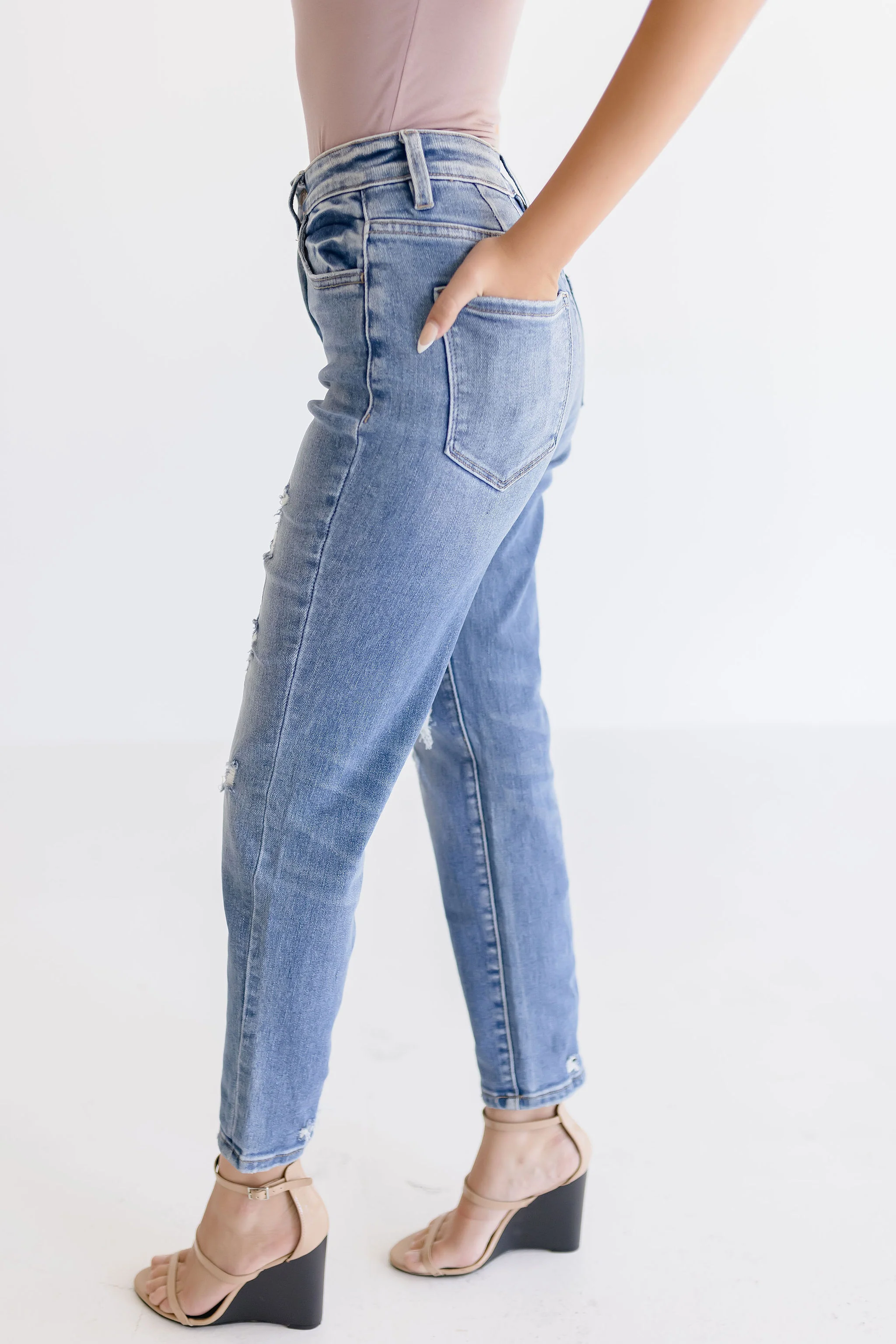 Jolie Distressed Cropped Mom Jeans Medium Wash