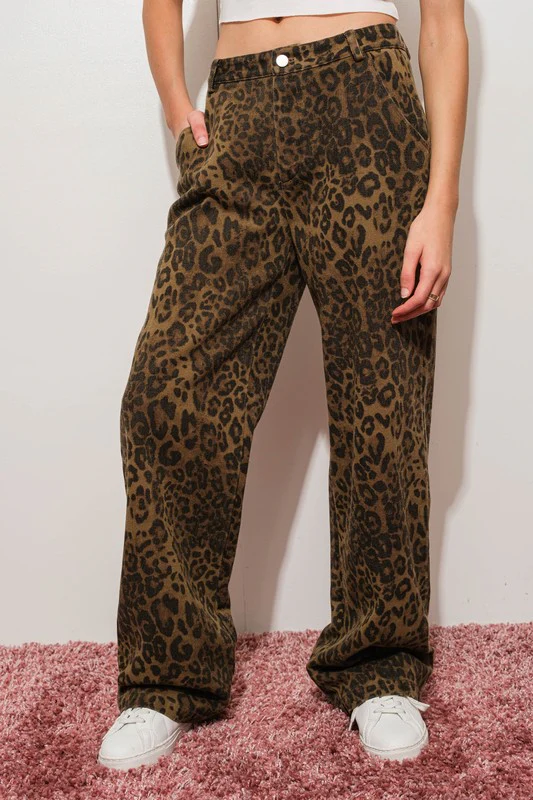 Waitlist 9/18 ♥ Giselle Mid Rise Leopard Print Denim Pants Brown