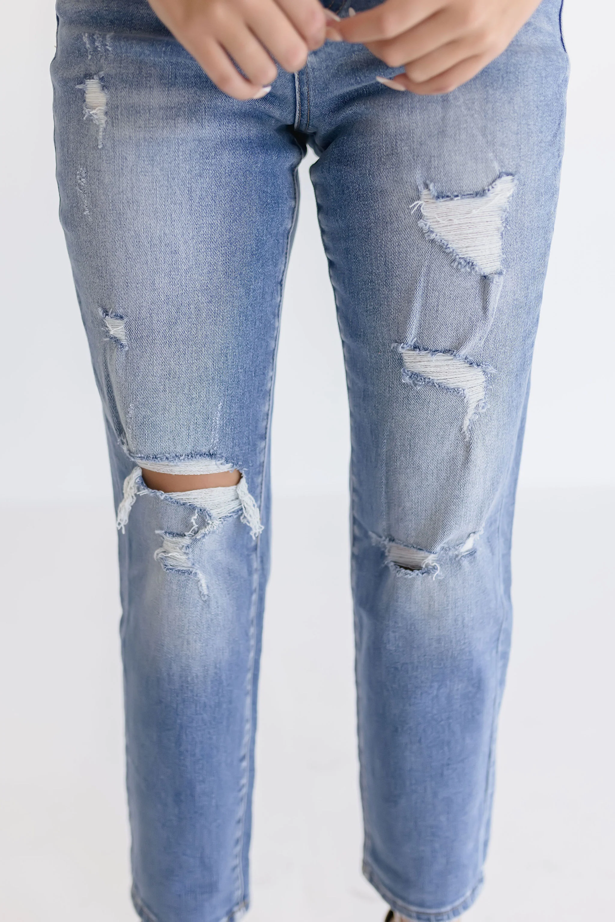 Jolie Distressed Cropped Mom Jeans Medium Wash