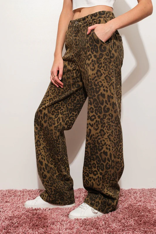 Waitlist 9/18 ♥ Giselle Mid Rise Leopard Print Denim Pants Brown