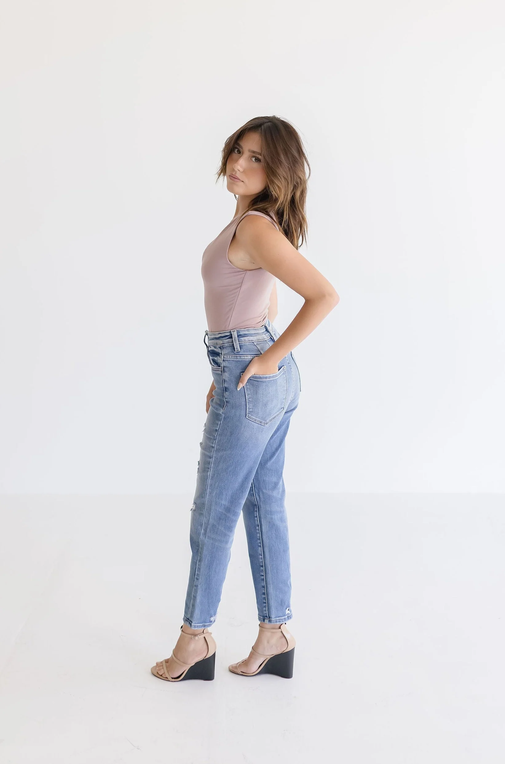 Jolie Distressed Cropped Mom Jeans Medium Wash