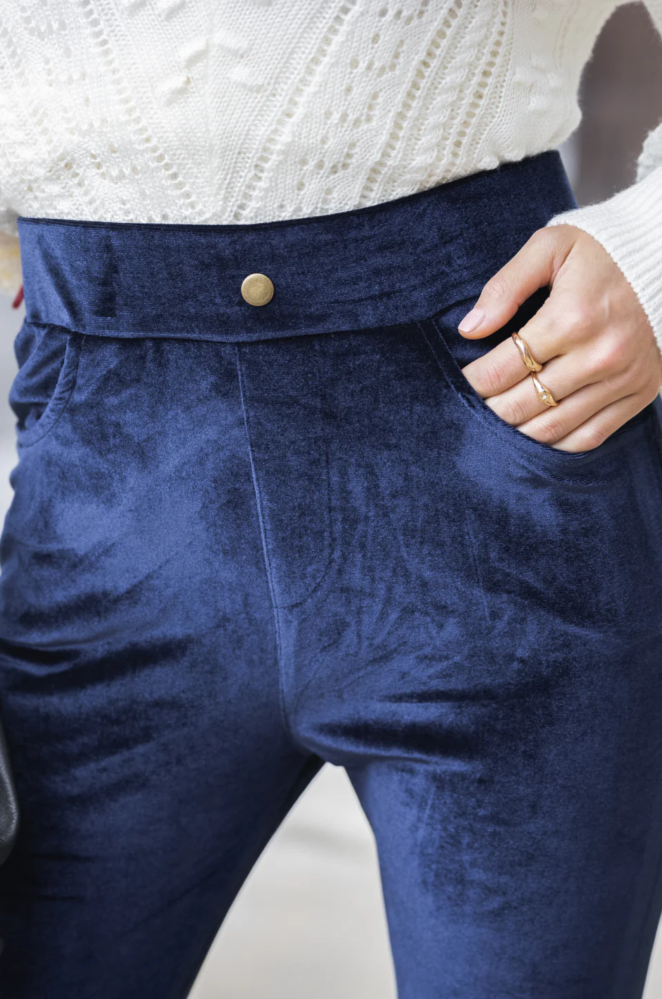 Dolphin Hem Velvet Jeggings