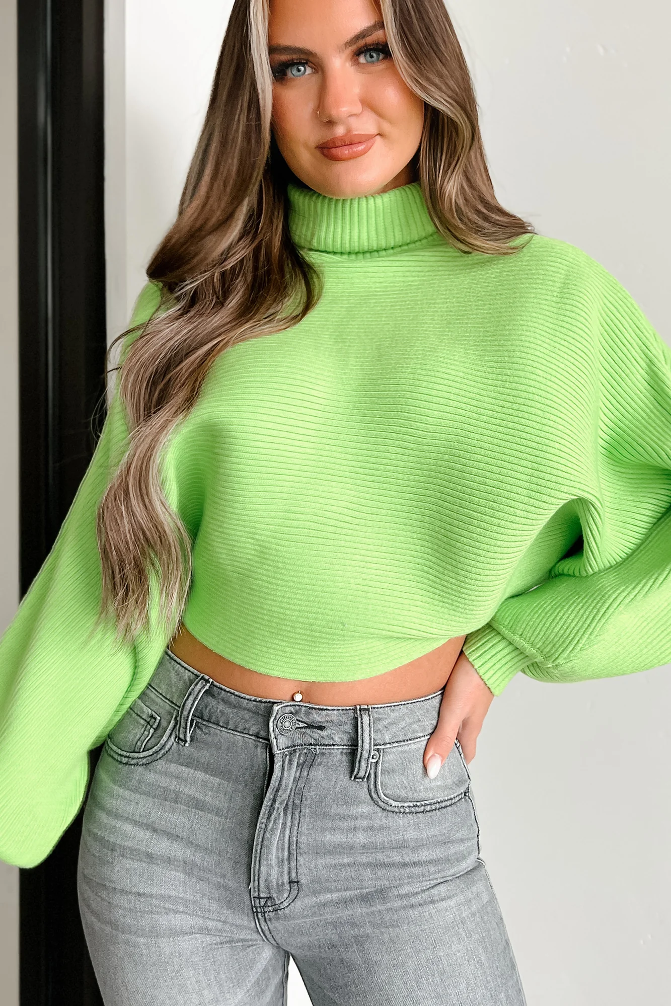 Confident Edge Turtleneck Batwing Sleeve Sweater (Lime)
