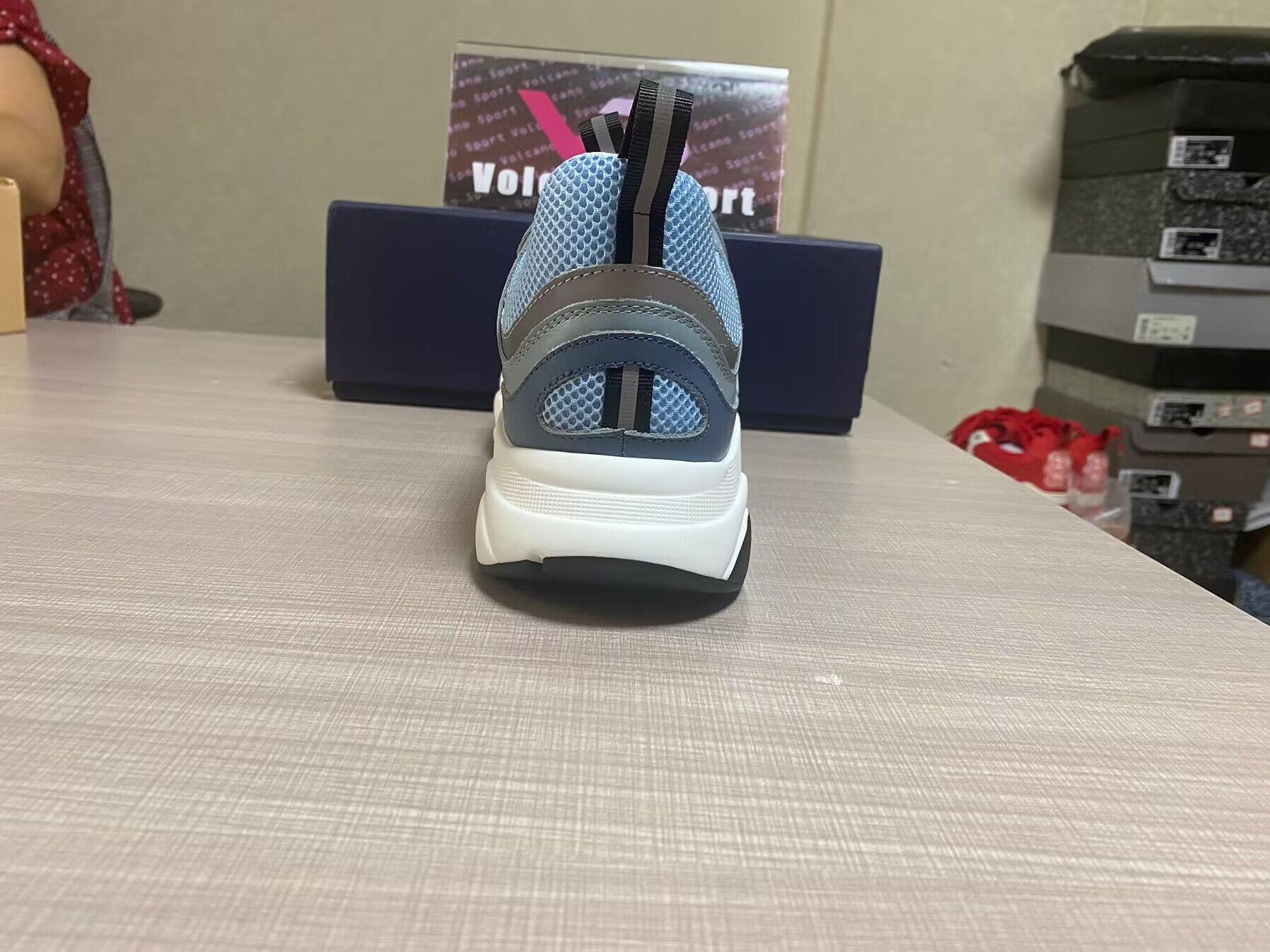Dior B22