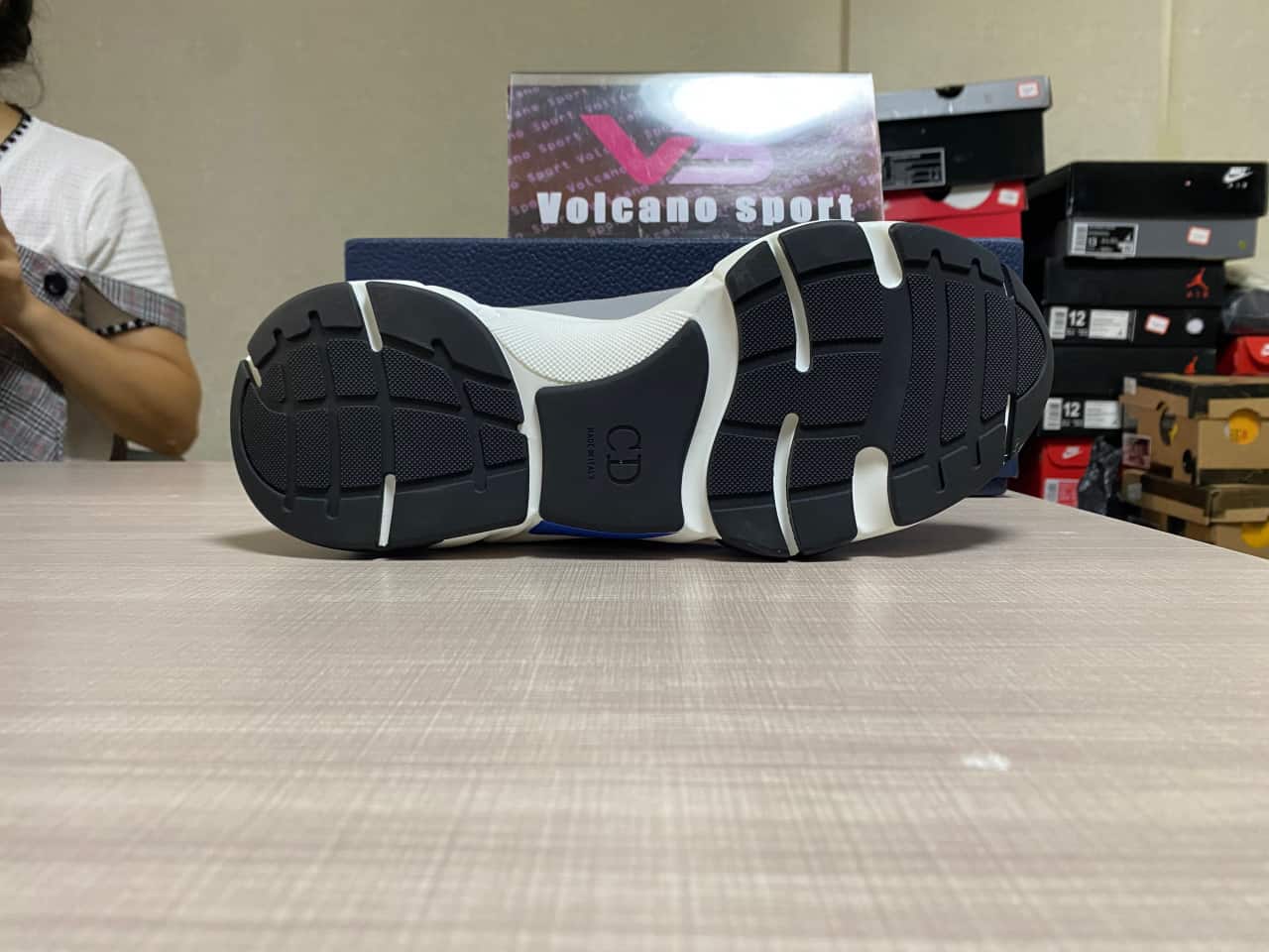 Dior B22 Grape cream white