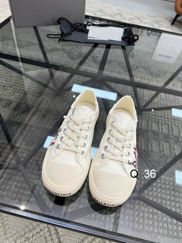 Balenciaga Paris Logo Printed Lace-Up Sneakers