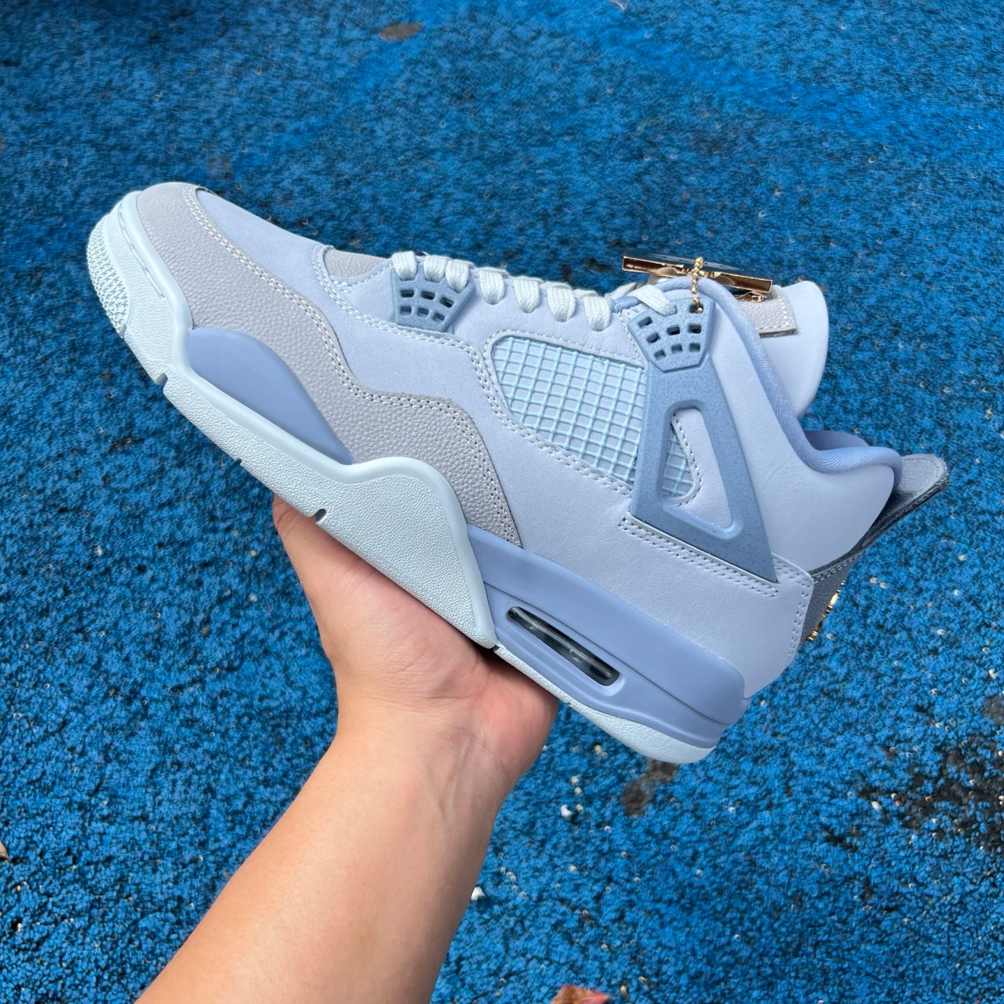 Jordan 4 UN Blue HV9204-407