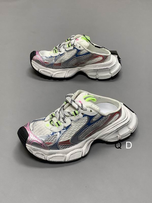 BALENCIAGA - 3XL panelled leather low-top trainers