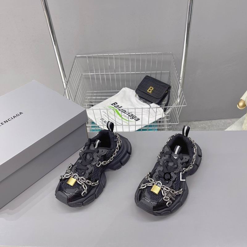 SS25 Chain 3XL Sneaker in Black